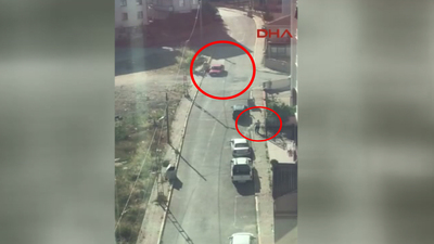 Sokak ortasında film sahnesi gibi silahlı çatışma!