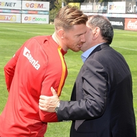 Serdar Aziz'in çocuğu oldu