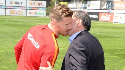 Serdar Aziz'in çocuğu oldu