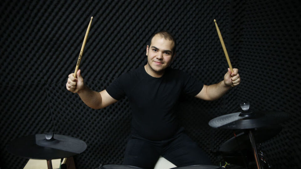 Otizmli genç 15 müzik aleti çalıyor!