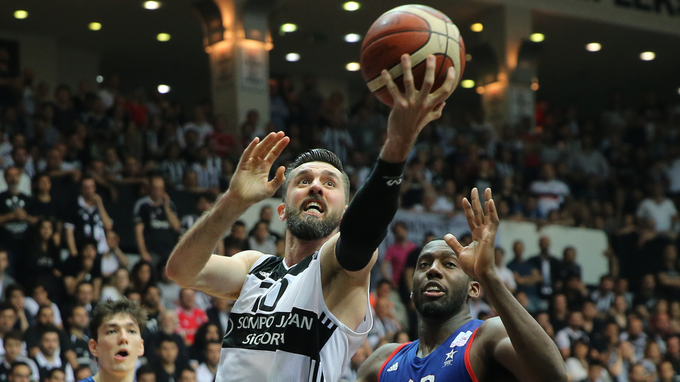 Beşiktaş'ta çifte imza!