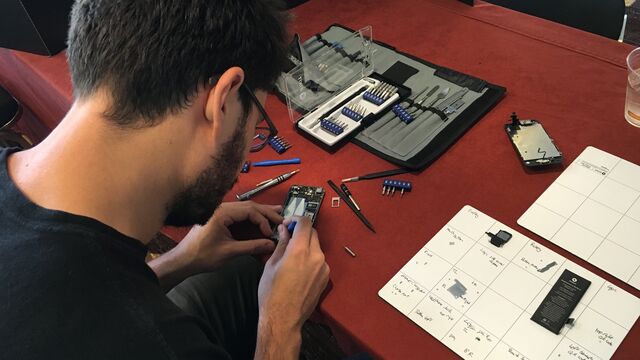 İşte en ince parçasına dek sökülmüş halleriyle 11 iPhone modeli