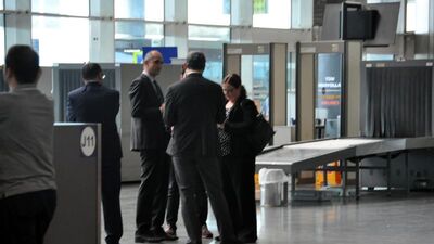 Ve ilk heyet geldi! Cihazları tek tek inceleyip...