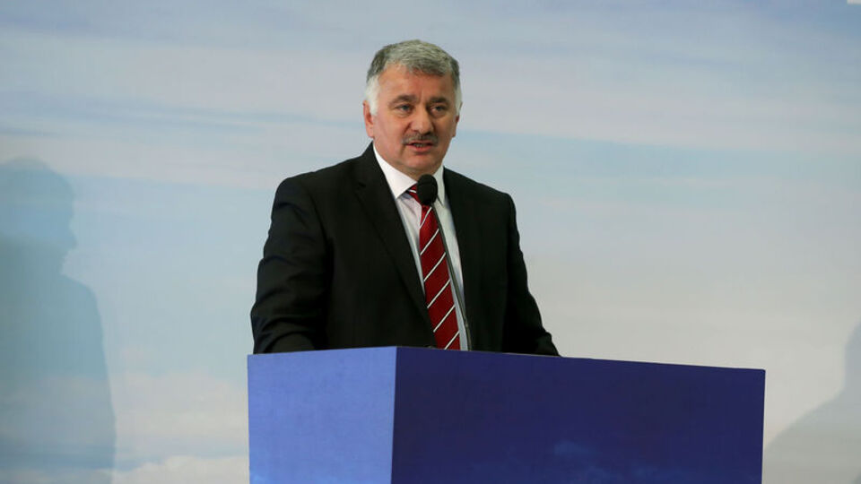 Sıra İngiltere'de... İki önemli açıklama