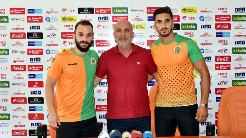 Alanyaspor'da çifte imza