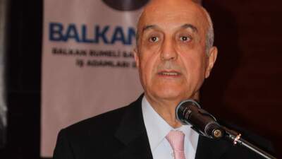 Marmara Üniversitesi eski Rektörü denizde kalp krizi geçirdi