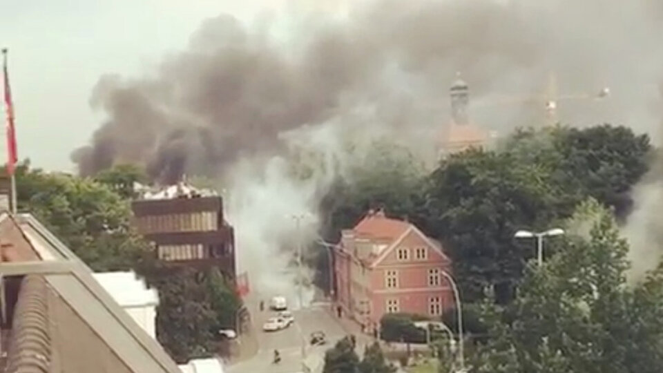 Hamburg'da şiddetli çatışmalar! Trump'ın eşi mahsur kaldı!