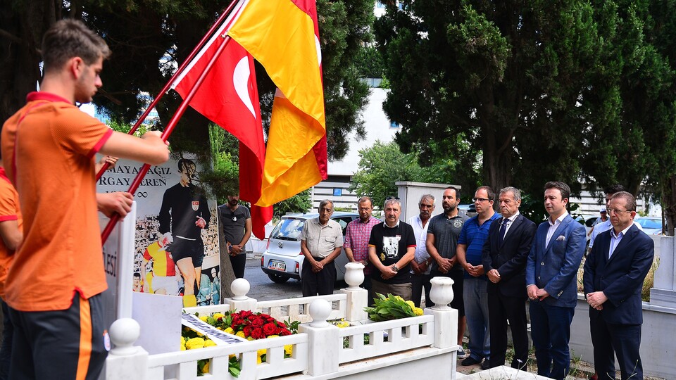 G.Saray efsane kalecisini andı