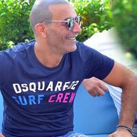 90'lı yıllara damga vuran ünlü şarkıcının yeni imajı şaşırttı