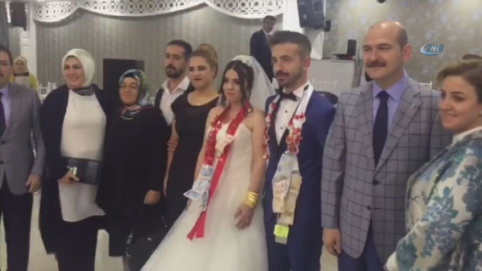 Bakan Soylu şehit polisin kızını yalnız bırakmadı!