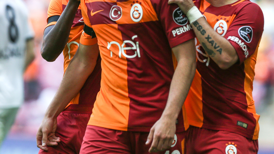Galatasaray'da bir yolcu daha!