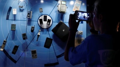 Sonunda oldu! Dünyanın ilk pilsiz cep telefonunu yaptılar