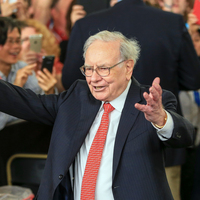 27 milyar dolarını hayır kurumlarına bağışladı