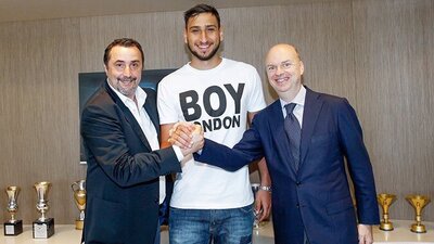Donnarumma, Milan'da kaldı