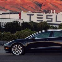 Tesla Model 3'ün ilk fotoğrafları paylaşıldı