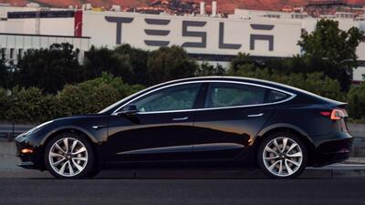 Tesla Model 3'ün ilk fotoğrafları paylaşıldı