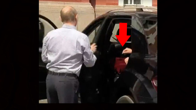 Kırmızı elbiseli kadın Putin'in sevgilisi mi?