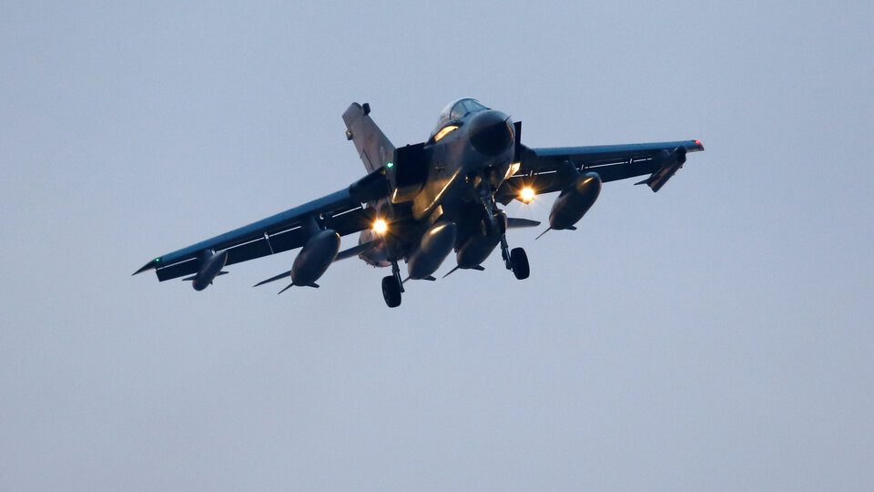 Alman ordusu alarmda: 'Hacker'lar savaş uçağı düşürebilir