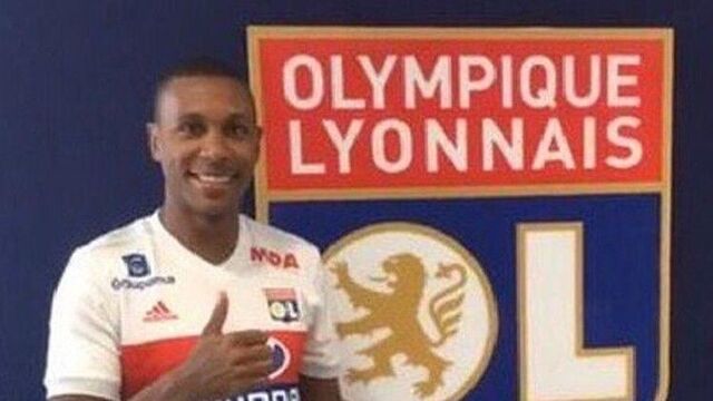 Marcelo Lyon'a imza attı