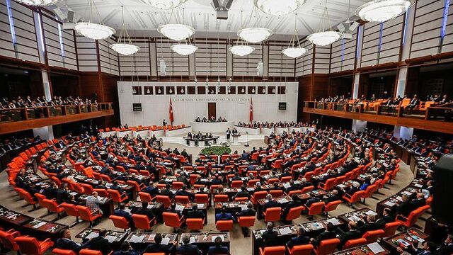 CHP, Meclis'te gece yapılacak törene katılacak