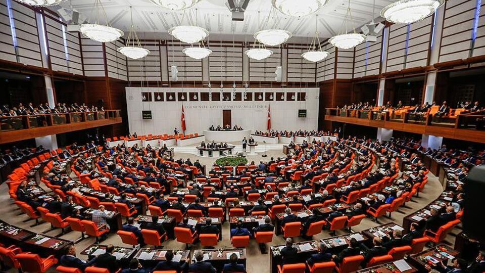 CHP, Meclis'te gece yapılacak törene katılacak