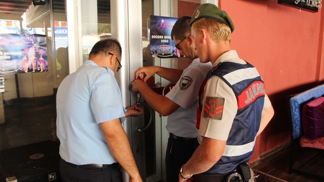 Çocuklar barda dans etmişti, kaymakamlık kilit vurdu