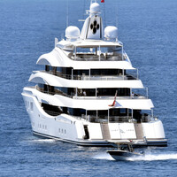 Haftalık kirası bir villa eden yatla geldiler!