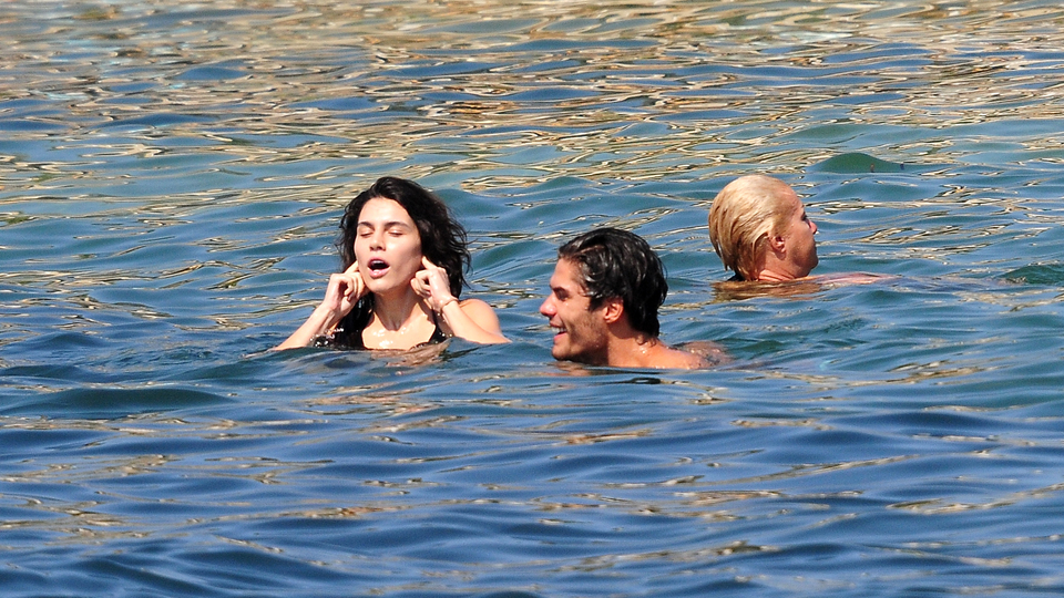 Sürpriz yakınlaşma