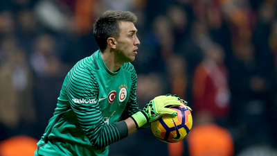 Muslera gidiyor mu! Açıklama geldi...