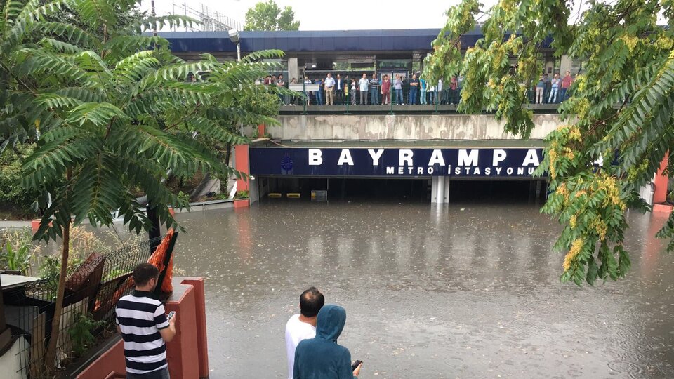 Bayrampaşa Metro İstasyonu'nu su bastı