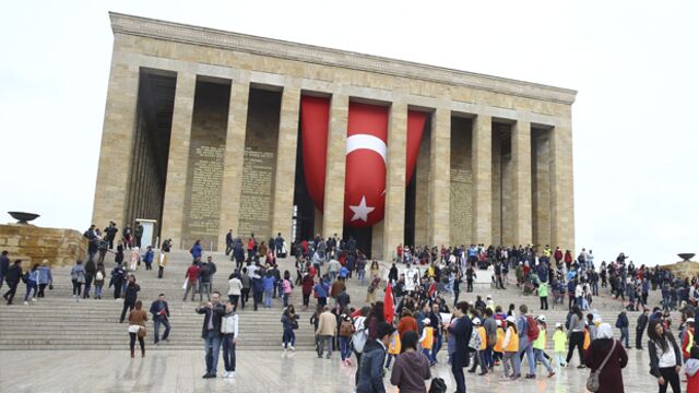 Bakan Işık'tan Anıtkabir ile ilgili iddialara yanıt