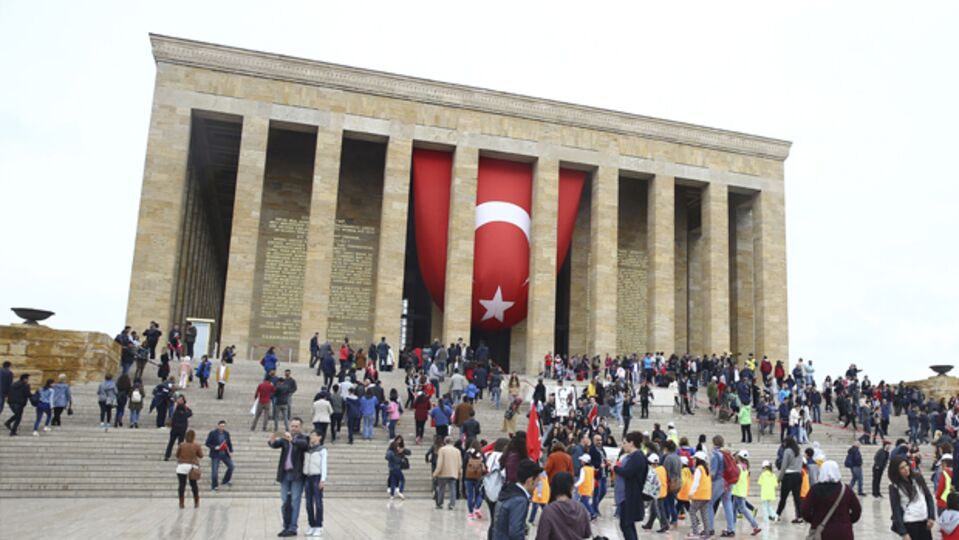 Bakan Işık'tan Anıtkabir ile ilgili iddialara yanıt