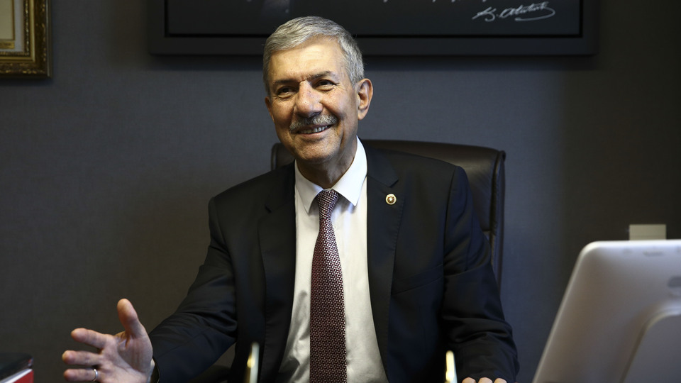 Bakan olduğunu Meclis'te öğrendi