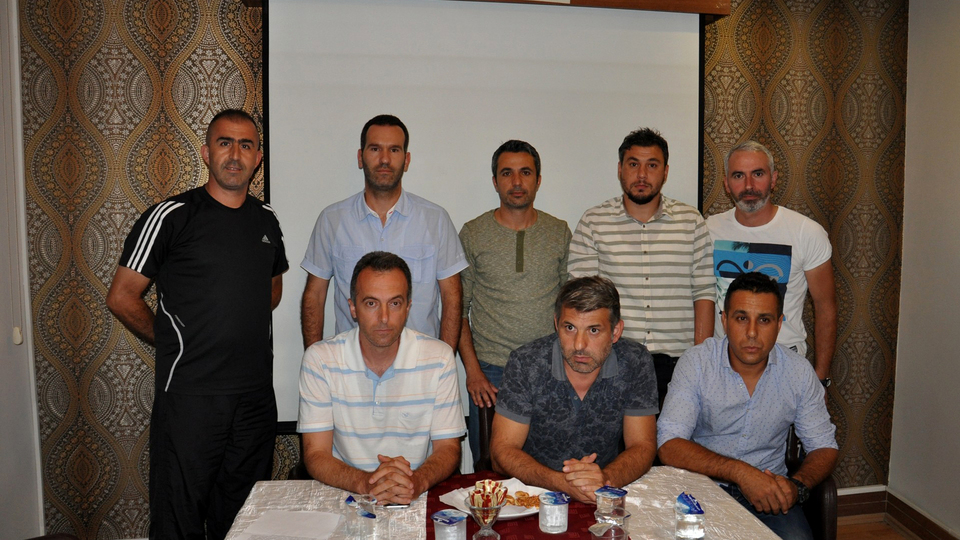 Antrenöre aile dayağı!