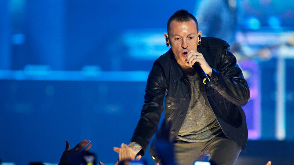 Ünlü rock grubu Linkin Park'ın solisti kendini asarak intihar etti