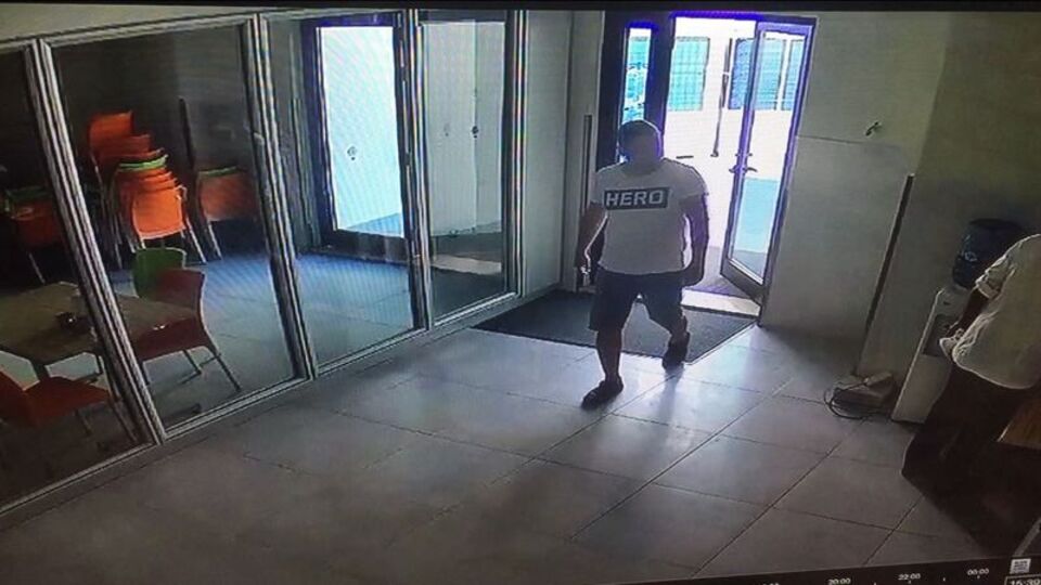 'Hero' yazılı tişört giyen kişi tutuklandı