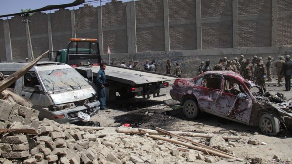 ABD, Afgan ordusuna bağlı güçleri vurdu: Çok sayıda ölü var