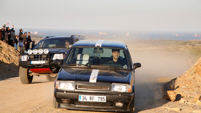 Şevkat, Bora'yı araba yarışına davet ediyor!