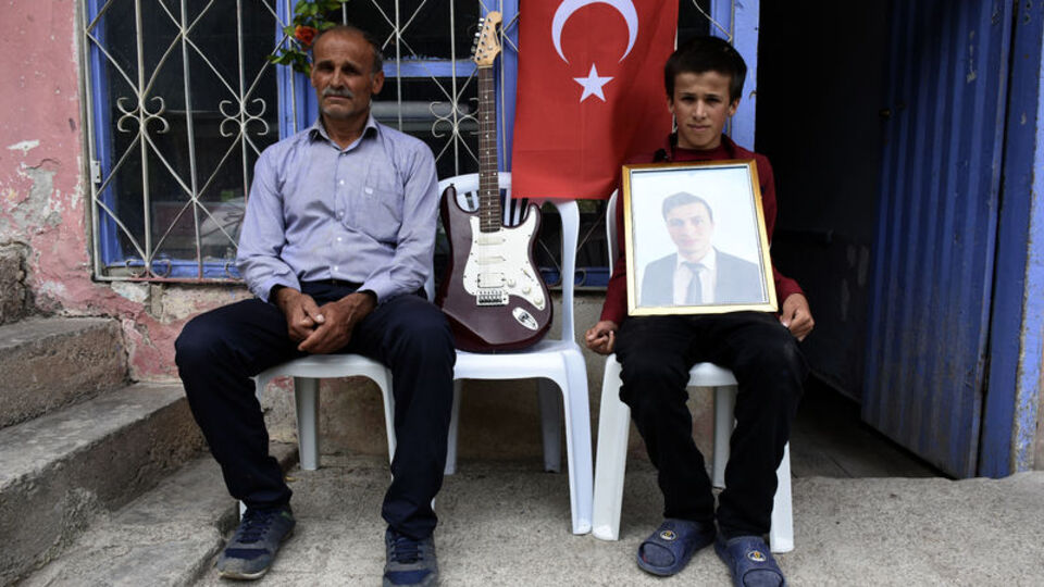 Necmettin öğretmen için 'teröre lanet' yürüyüşü