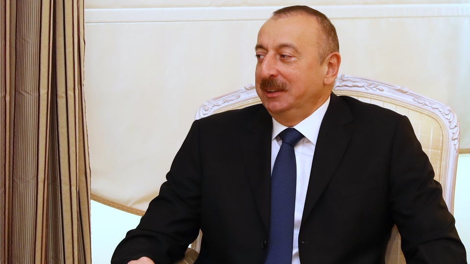 Aliyev'den 255 gazeteciye hediye daire!
