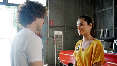 Hakan ve Naz yakınlaşıyor