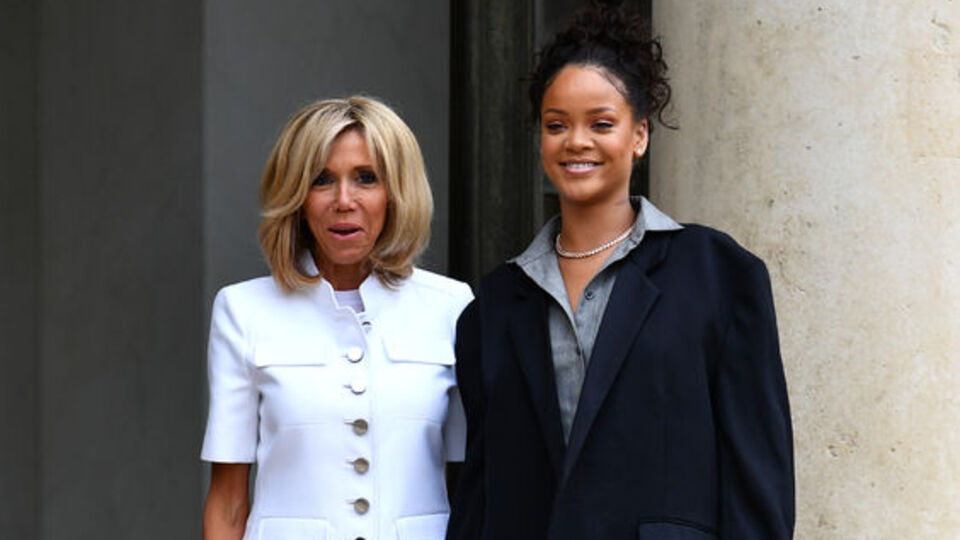 Macron, şarkıcı Rihanna ile görüştü