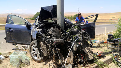 Dekan feci kazada hayatını kaybetti