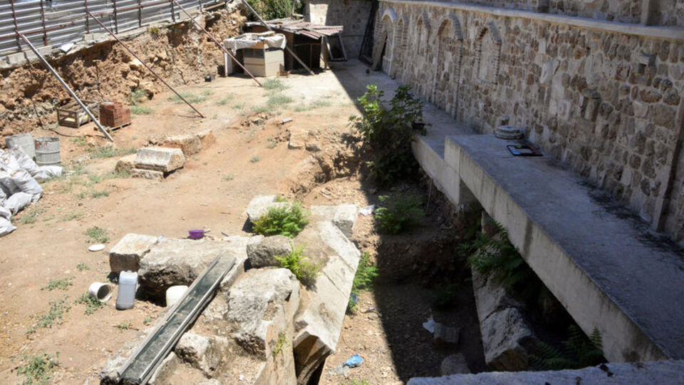 İnşaat alanında antik tiyatro kalıntıları