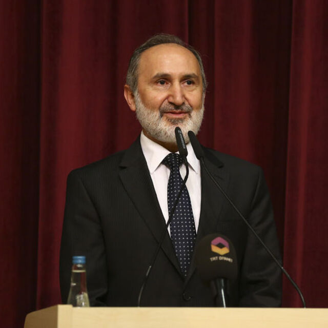 Ekrem Keleş kimdir?
