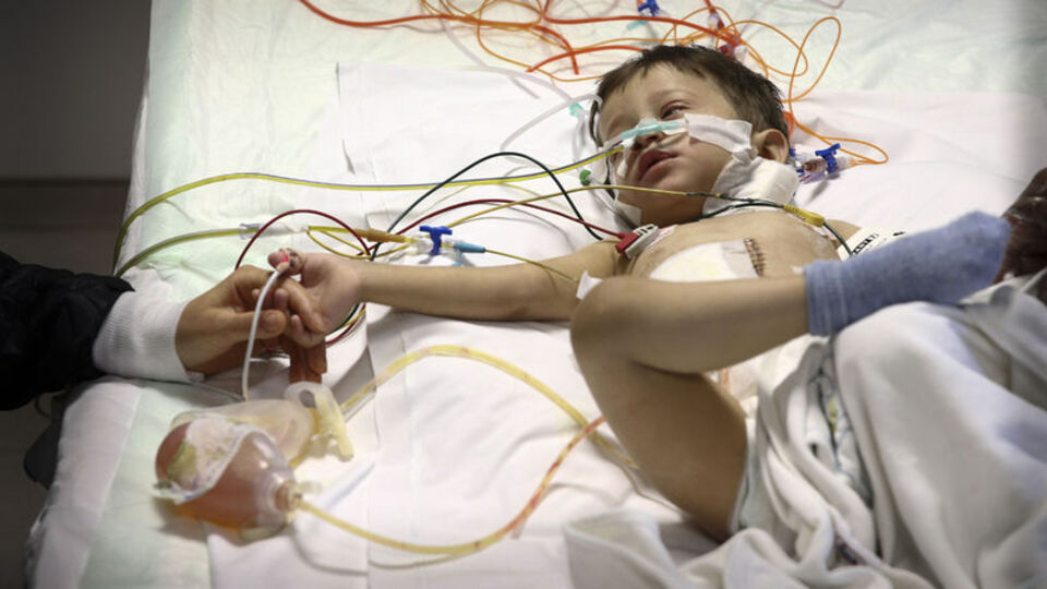 Organları ters bebek nakille hayata tutundu