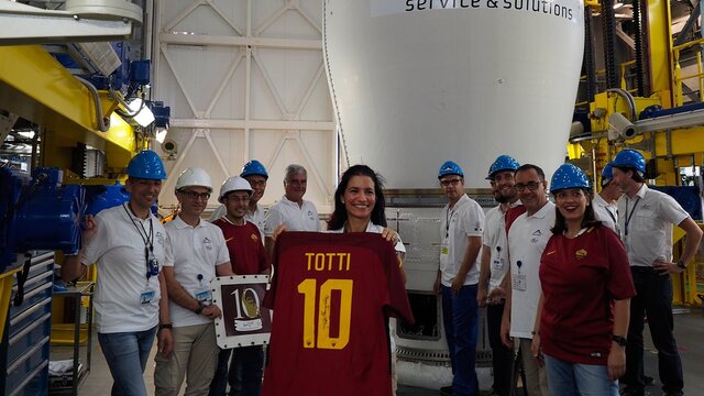 Totti'nin forması artık uzayda!