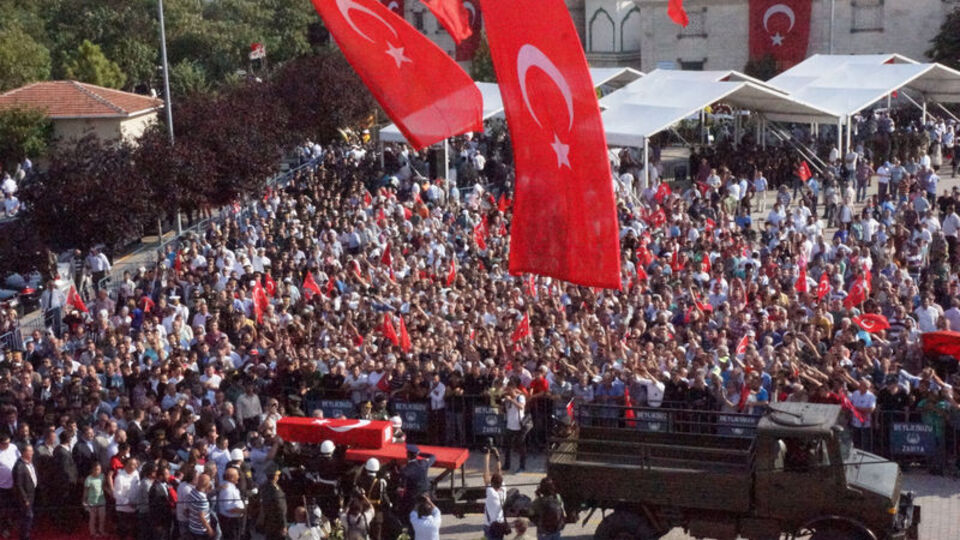 Şehit Binbaşı Çelik'in cenazesi İstanbul'da toprağa verildi