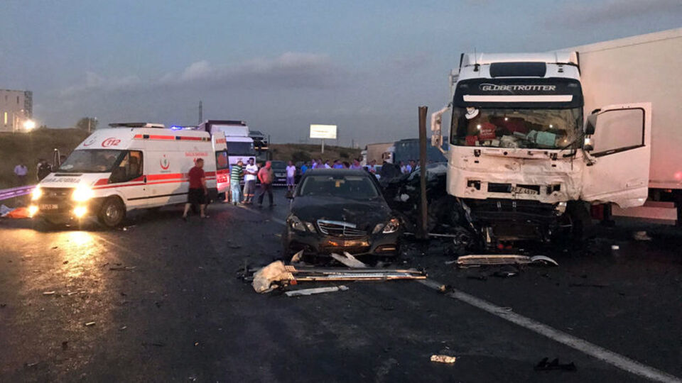 Kocaeli'de zincirleme kaza: 6 kişi öldü, 3 kişi yaralandı