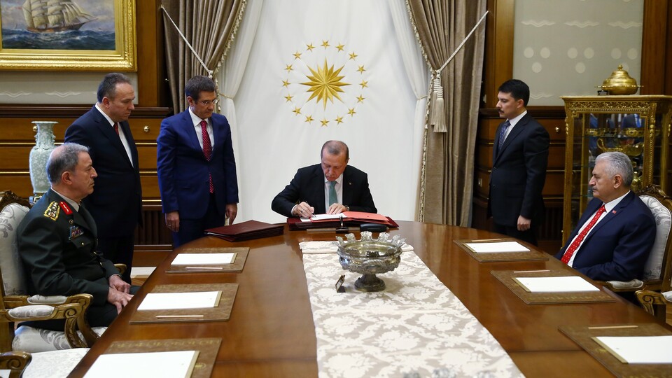 YAŞ'ta dikkat çeken terfiler